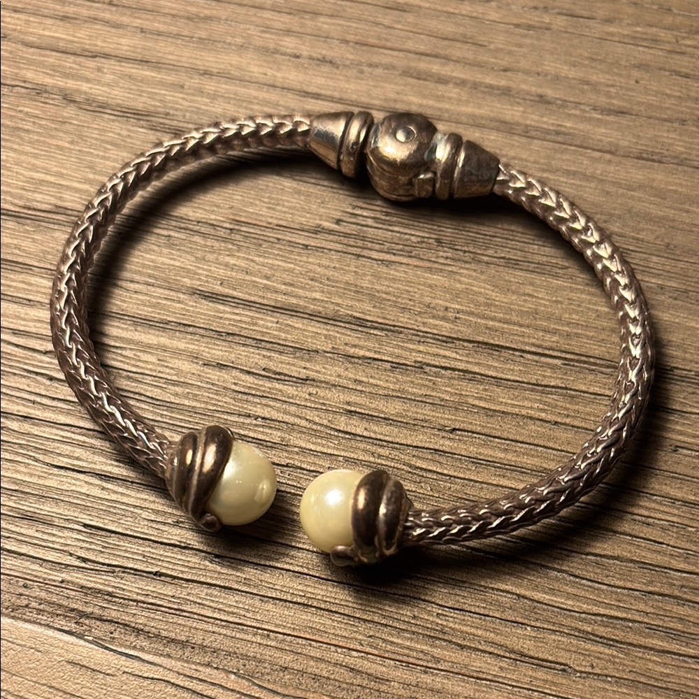Elegant Silver and Pearl Bracelet